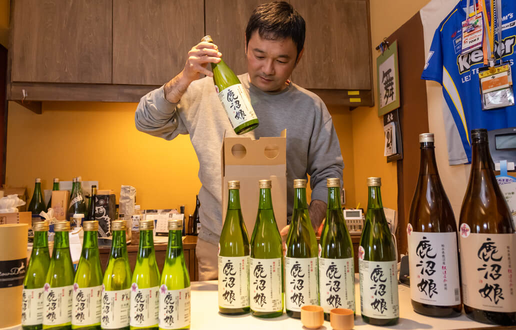 小林社長は酒造りの想いも強く、現在も自社オリジナルの清酒「鹿沼娘」を委託製造し、販売している