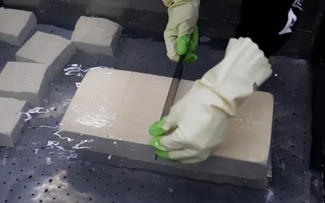 石豆富を作っている様子