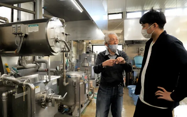 大野さんから指導を受けている古田さん