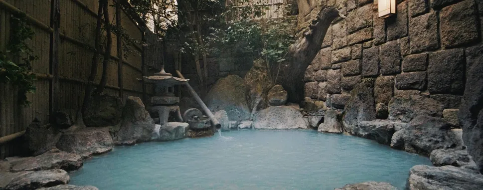 雲仙の「湯守」役としてとして開業した（株）雲仙湯本ホテル。元禄8年の創業以来、300年以上にわたり、人々を癒してきた。