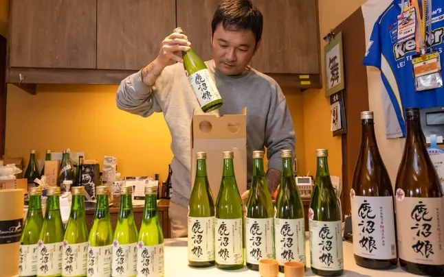 小林社長は酒造りの想いも強く、現在も自社オリジナルの清酒「鹿沼娘」を委託製造し、販売している