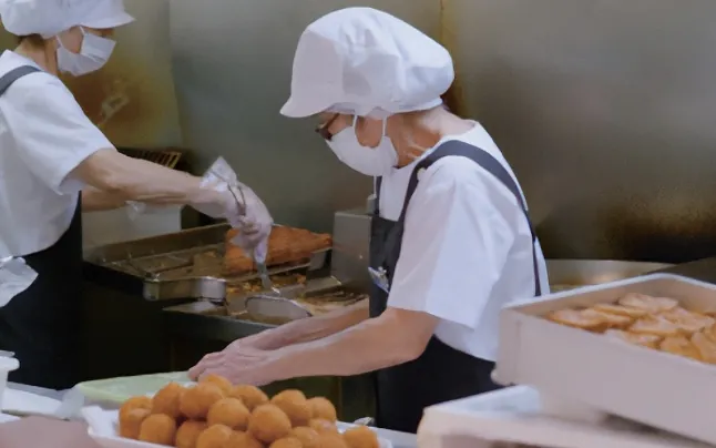 センターの作業員