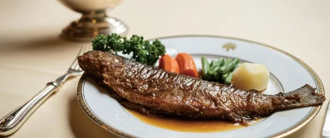 日光金谷ホテルの看板メニューであるニジマスのソテー