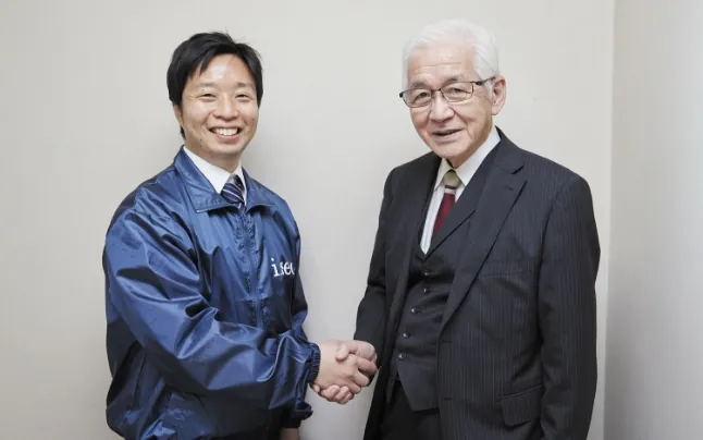 「（吉良氏の）経営者、また技術者としてこれまで成し遂げた業績には、尊敬の念を抱いている」という中村氏。一方、吉良氏は「仕事に対する真剣さ、積極さが伝わってきた。彼なら事業を託せると確信した」と語った